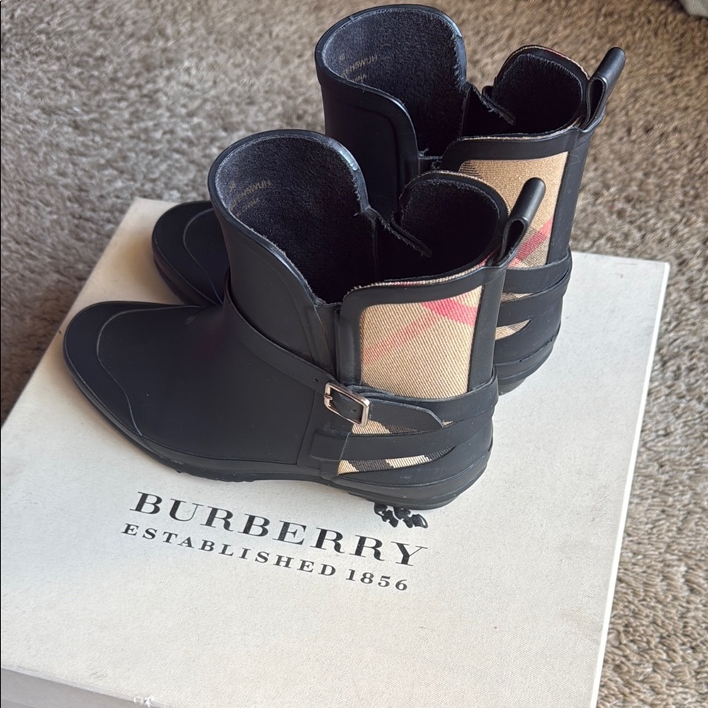 Burberry Nova Check Pattern Rubber Rain Boots